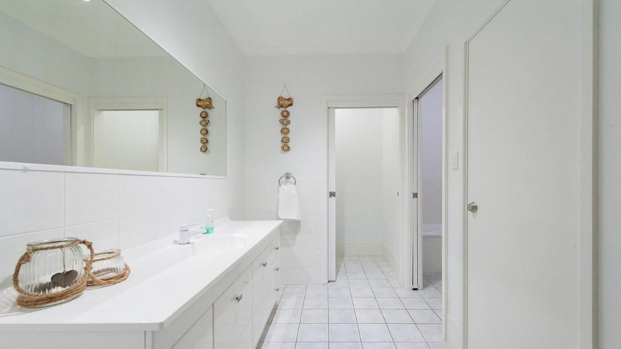 Dutchie'S Sand & Sea Beach House - Easy Walk To The Beach Nelson Bay Exterior photo