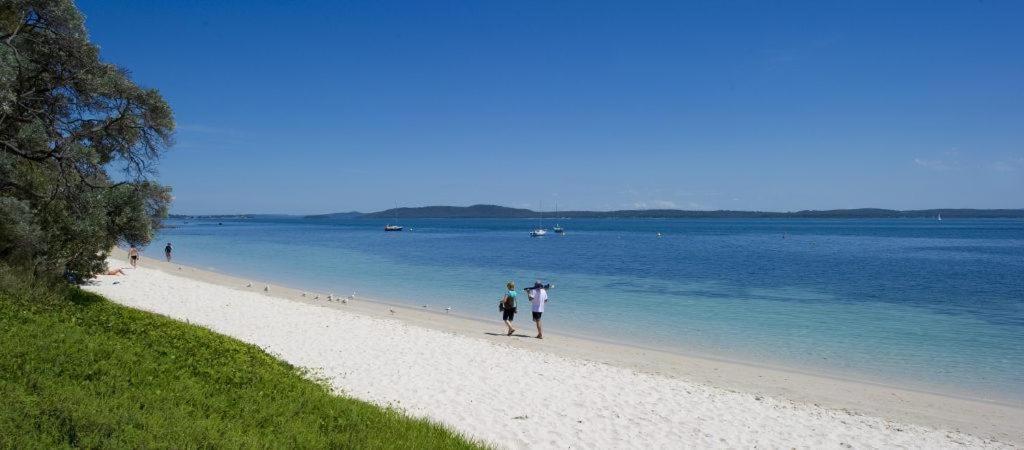 Dutchie'S Sand & Sea Beach House - Easy Walk To The Beach Nelson Bay Exterior photo